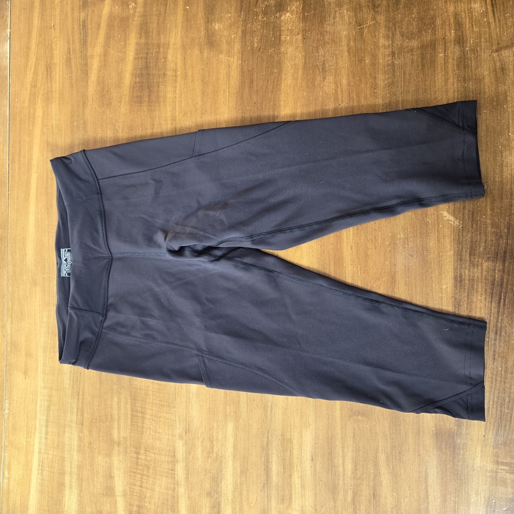 Patagoina Black Cropped Leggings